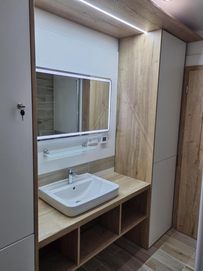 Apartman Nerudovka D 104, Finska Sauna, Garazove Stani Loučná pod Klínovcem Екстериор снимка